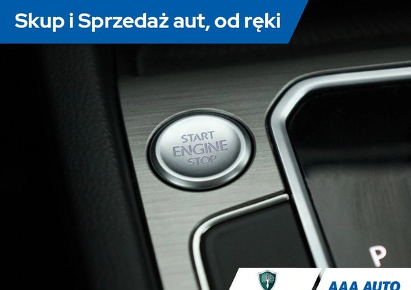 Volkswagen Passat cena 76000 przebieg: 113845, rok produkcji 2020 z Brusy małe 211